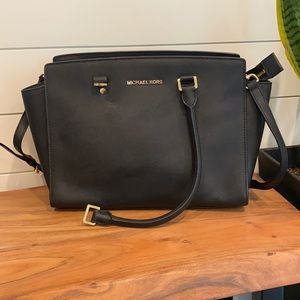 Michael Kors Large Selma Black Bag - broken strap
